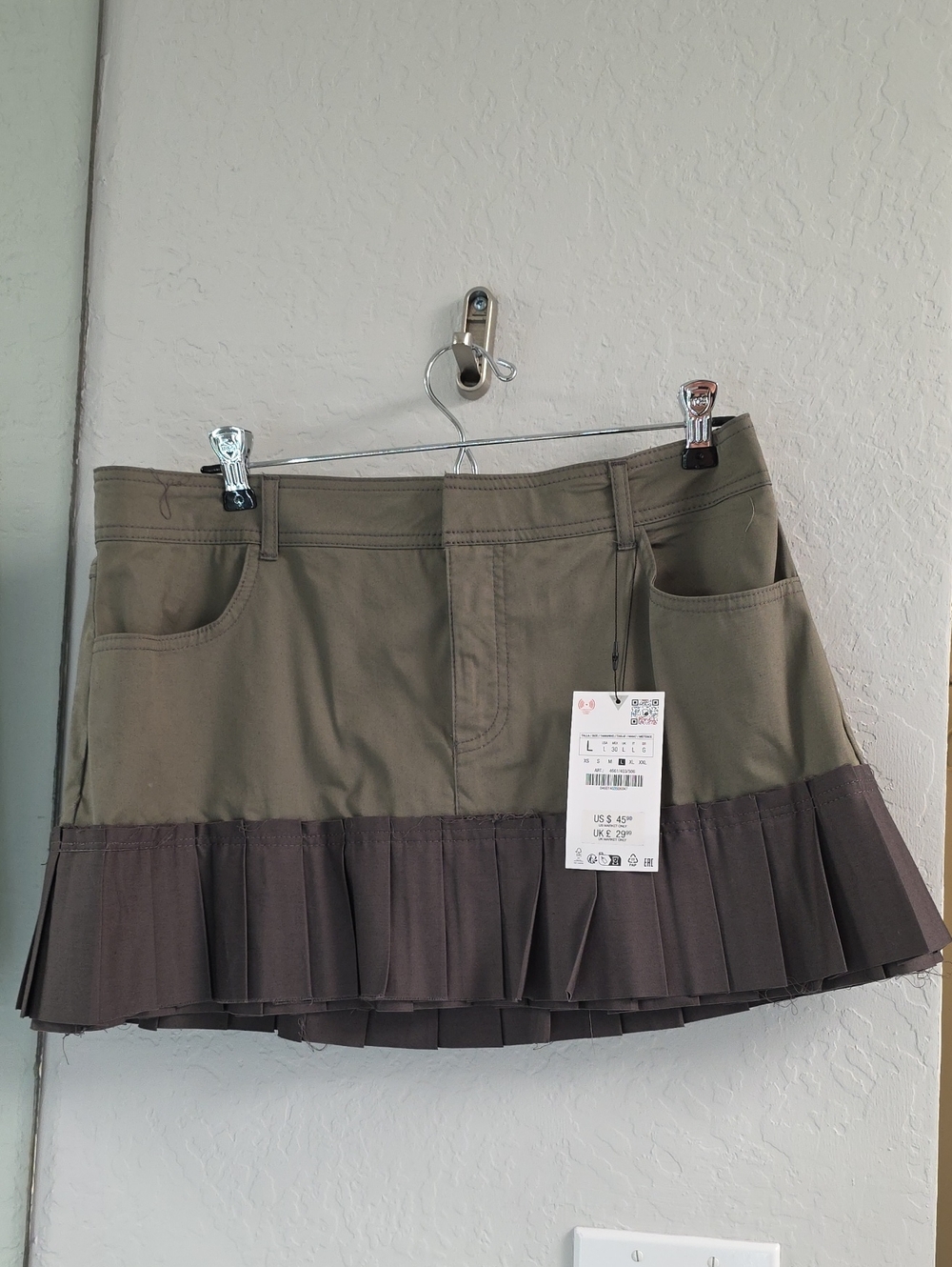 Olive Green Two-Tone Pleated Hem Mini Skirt